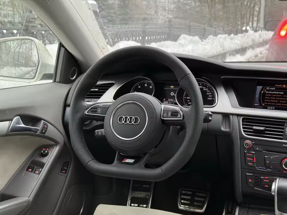 Volant méplat en cuir — Audi A4 / A5 / RS4 / RS5