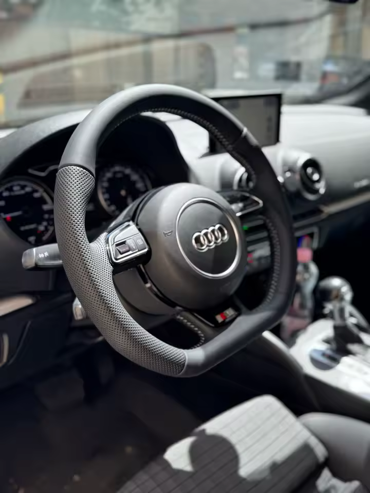 Volant méplat en cuir — Audi A3 / S3 / RS3
